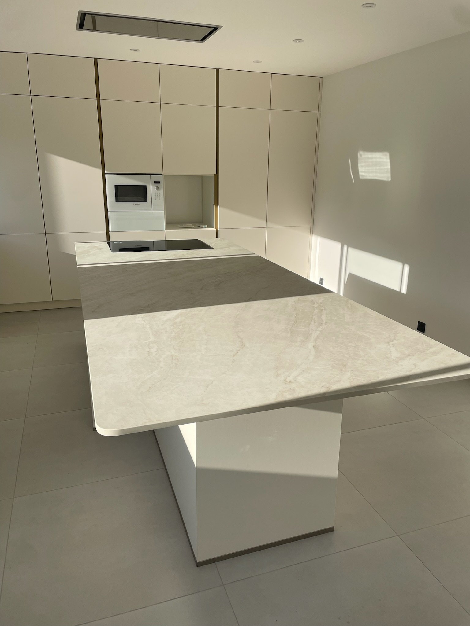 ilot centrale marbre granit dekton Auvergne Clermont Ferrand